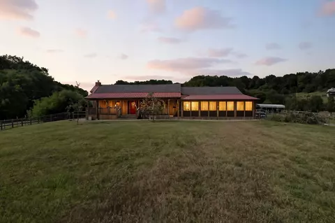 1860 Theta Pike, Columbia, TN 38401