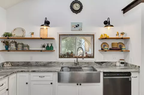 Kitchen - 55 Waterfork Rd, Ethridge, TN 38456 photo 3 of 4