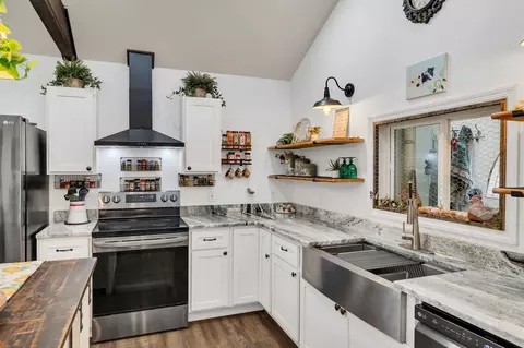 Kitchen - 55 Waterfork Rd, Ethridge, TN 38456 photo 4 of 4