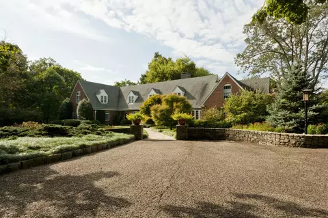 122 W Watkins St, Lookout Mountain, TN 37350