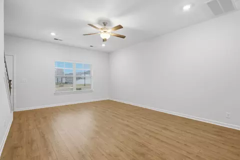 Living - 4015 Colleton Ln, Murfreesboro, TN 37128 photo 2 of 3