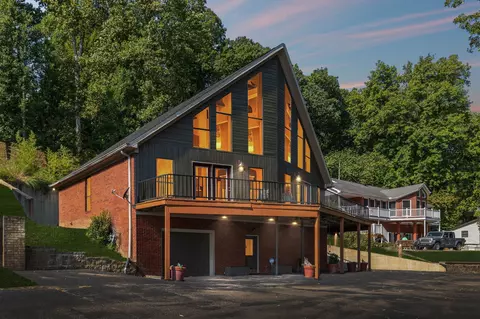 682 Stirling Rd, Camden, TN 38320