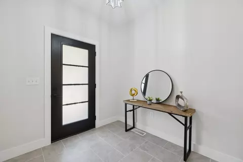Entry Way - 1045 Twin Pine Rd, Dickson, TN 37055 photo 2 of 4