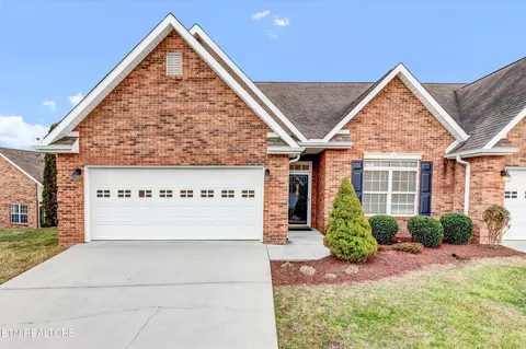 165 River Garden Ct, Sevierville, TN 37862