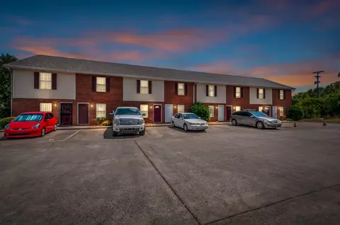284 Raleigh Dr #B, Clarksville, TN 37043