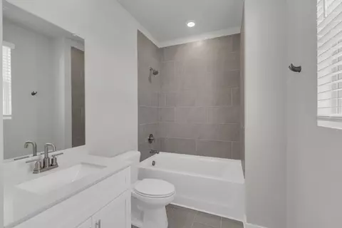 Bath - 4512 Cresto Loop, Murfreesboro, TN 37128 photo 2 of 11