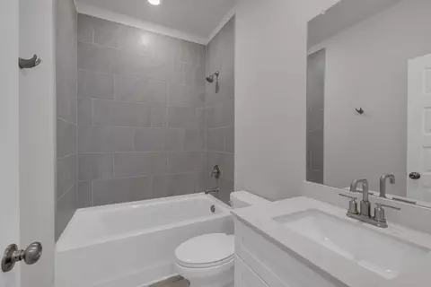 Bath - 4512 Cresto Loop, Murfreesboro, TN 37128 photo 1 of 11