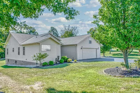 177 Prosperity Dr, Baxter, TN 38544 photo 2