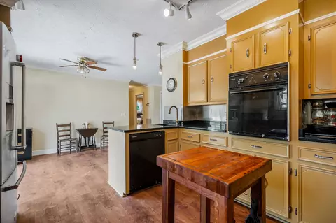 Kitchen - 4121 Old Moss Rd, Baxter, TN 38544 photo 2 of 2