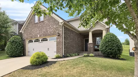 2339 Redwood Trl, Thompsons Station, TN 37179
