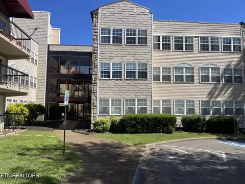 2749 Sullins St #C111, Knoxville, TN 37919