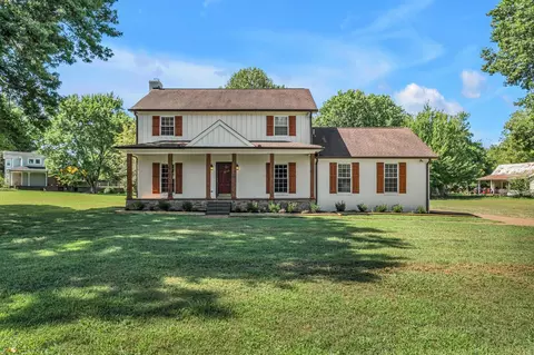 305 Lee Rd, Cottontown, TN 37048