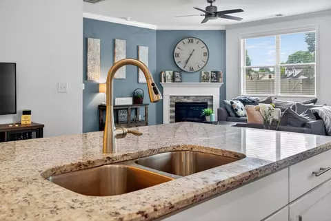 Kitchen - 343 William Dylan Dr, Murfreesboro, TN 37129 photo 9 of 9