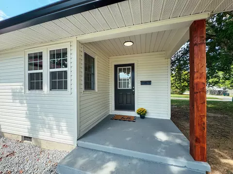 308 S Pine St, Hohenwald, TN 38462