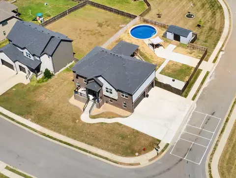 100 Chisum Ct, Clarksville, TN 37043