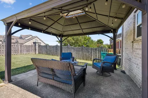 Exterior - 2009 Keiser St, Spring Hill, TN 37174 photo 3 of 8
