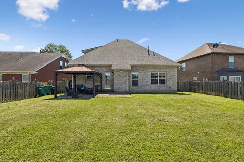 Exterior - 2009 Keiser St, Spring Hill, TN 37174 photo 7 of 8