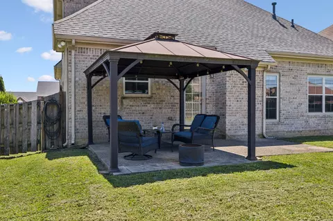 Exterior - 2009 Keiser St, Spring Hill, TN 37174 photo 5 of 8