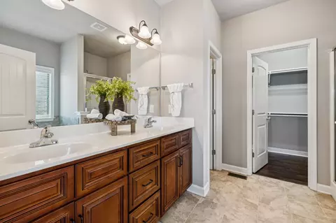 Bath - 2009 Keiser St, Spring Hill, TN 37174 photo 1 of 5