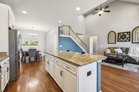 Entry Way - 2009 Keiser St, Spring Hill, TN 37174 photo 6 of 9