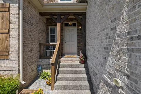 Exterior - 2009 Keiser St, Spring Hill, TN 37174 photo 2 of 8