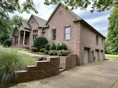 1002 The Hollows Ct W, Hendersonville, TN 37075