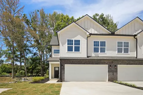 1026 Stagecoach Dr, White House, TN 37188