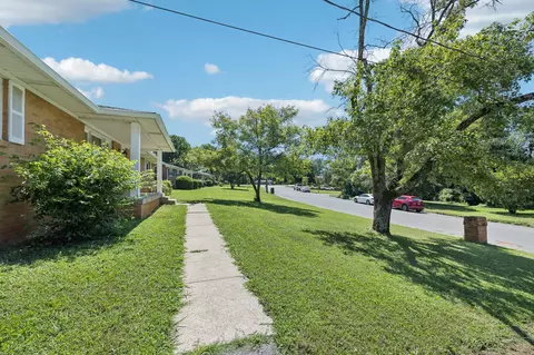 Exterior - 331 Eventide Dr, Murfreesboro, TN 37130 photo 4 of 15