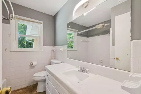 Bath - 331 Eventide Dr, Murfreesboro, TN 37130 photo 2 of 9