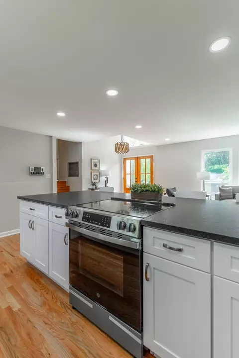 Kitchen - 2321 Mark Ln, Chattanooga, TN 37421 photo 6 of 8