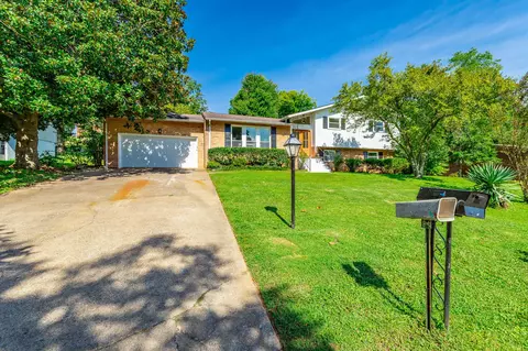 Exterior - 2321 Mark Ln, Chattanooga, TN 37421 photo 11 of 12