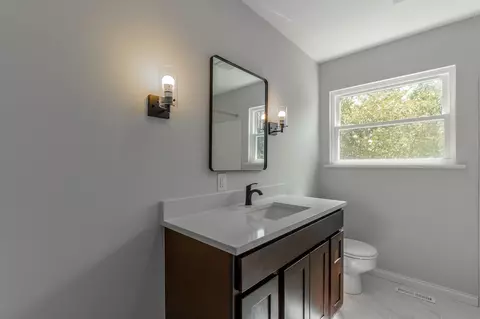 Bath - 2321 Mark Ln, Chattanooga, TN 37421 photo 6 of 8