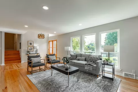 Living - 2321 Mark Ln, Chattanooga, TN 37421 photo 1 of 6