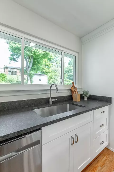 Kitchen - 2321 Mark Ln, Chattanooga, TN 37421 photo 7 of 8