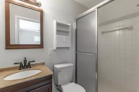 Bath - 2321 Mark Ln, Chattanooga, TN 37421 photo 7 of 8