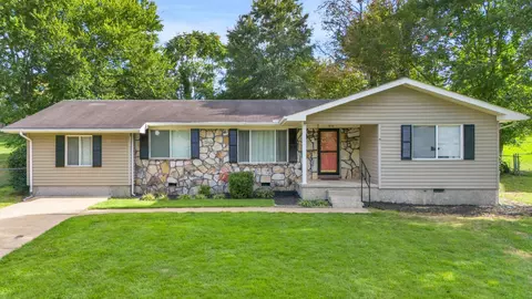 1212 Helena Dr, Hixson, TN 37343