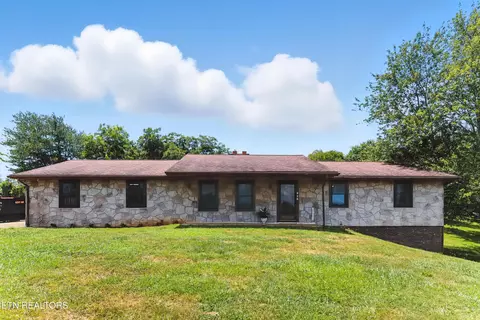 926 Weaver Hill Dr, Maryville, TN 37803