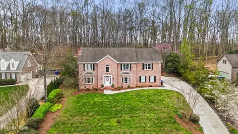 131 Whippoorwill Dr, Oak Ridge, TN 37830