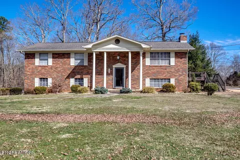 404 N Wooddale Rd, Strawberry Plains, TN 37871