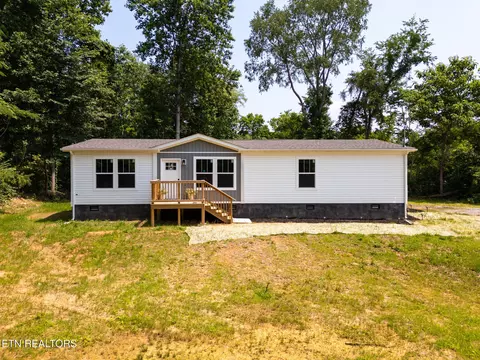 105 Highland Ave, Clinton, TN 37716