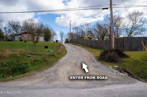 200 Midway Dr, Oliver Springs, TN 37840