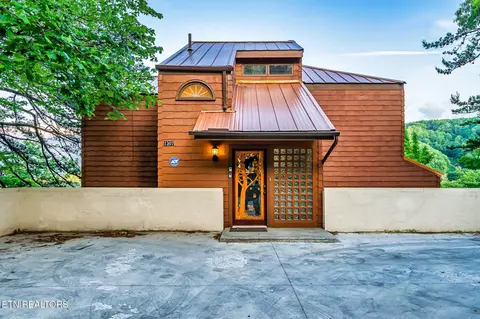 1307 Ski View Dr, Gatlinburg, TN 37738