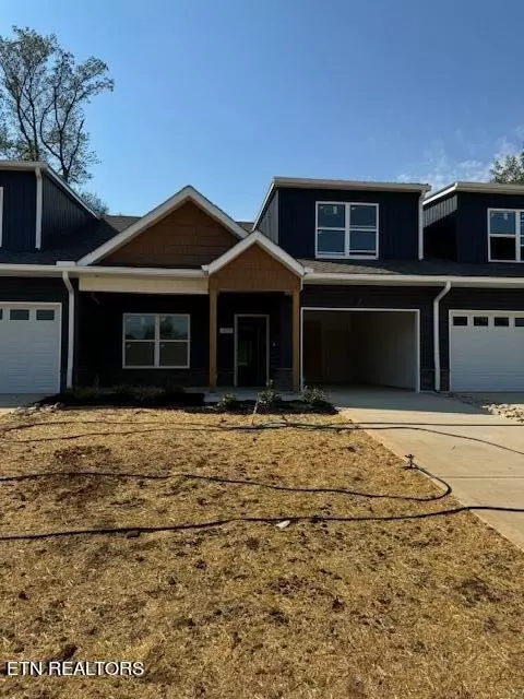 1420 Summer Meadow Dr, Powell, TN 37849