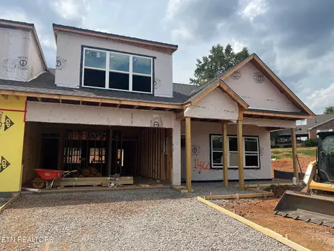 1422 Summer Meadow Dr, Powell, TN 37849