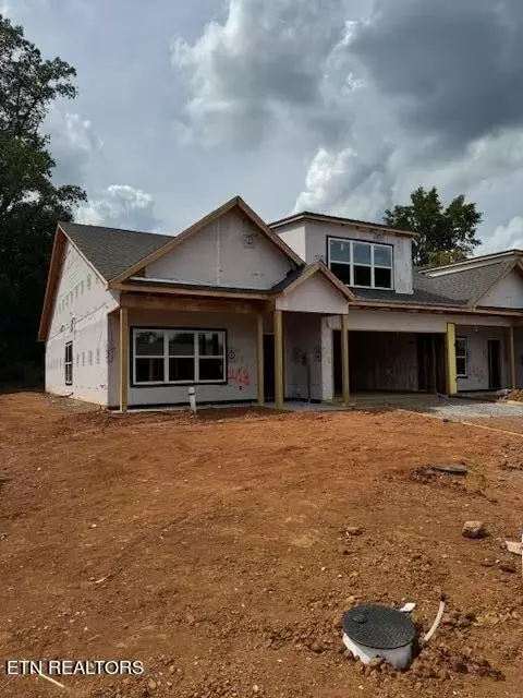 1418 Summer Meadow Dr, Powell, TN 37849