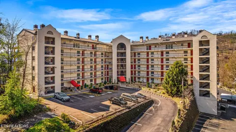 102 Baskins Creek Pass UNIT 104, Gatlinburg, TN 37738