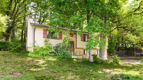 5708 NW Wooded Acres Dr, Knoxville, TN 37921