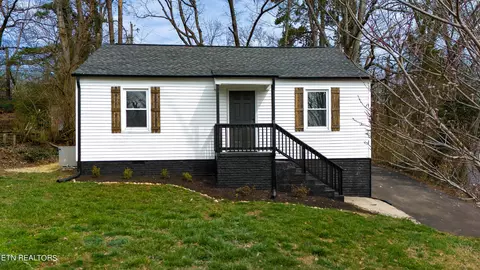 2512 Greenfield Ln, Knoxville, TN 37917