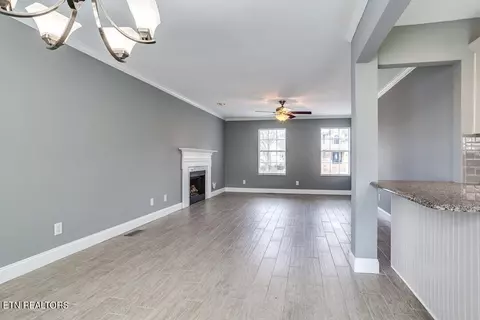 1296 Emerald Forest Ln, Powell, TN 37849 photo 10