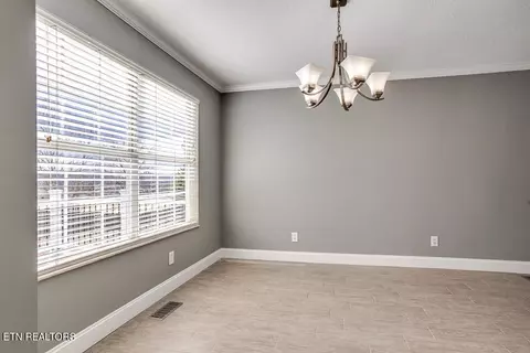 1296 Emerald Forest Ln, Powell, TN 37849 photo 12